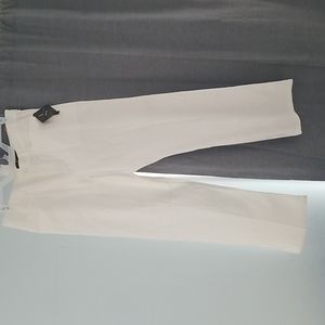 Gloria Vanderbilt white comfort stretch twill. Mid rise waist size 18.